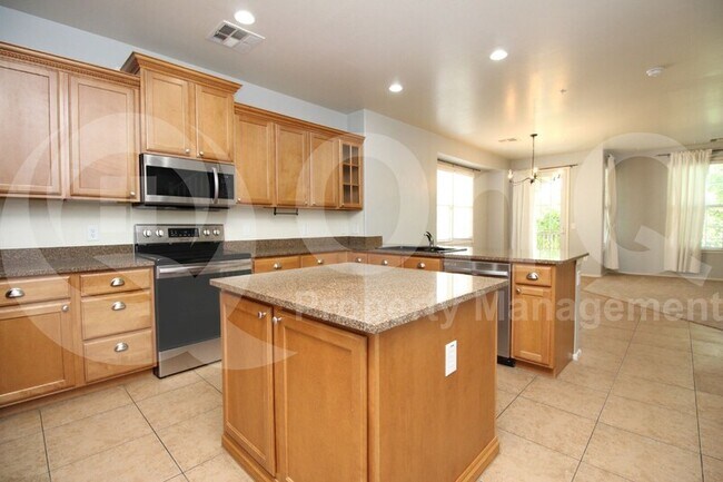 Building Photo - 929 S Storment Ln