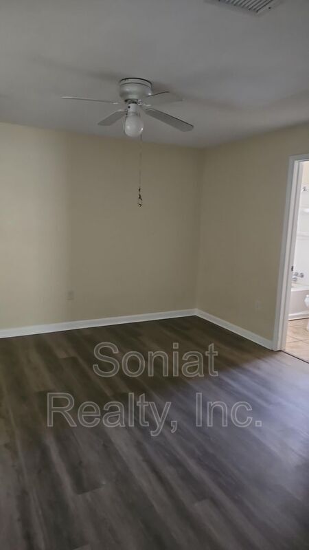 Foto del edificio - 9300 Hayne Blvd