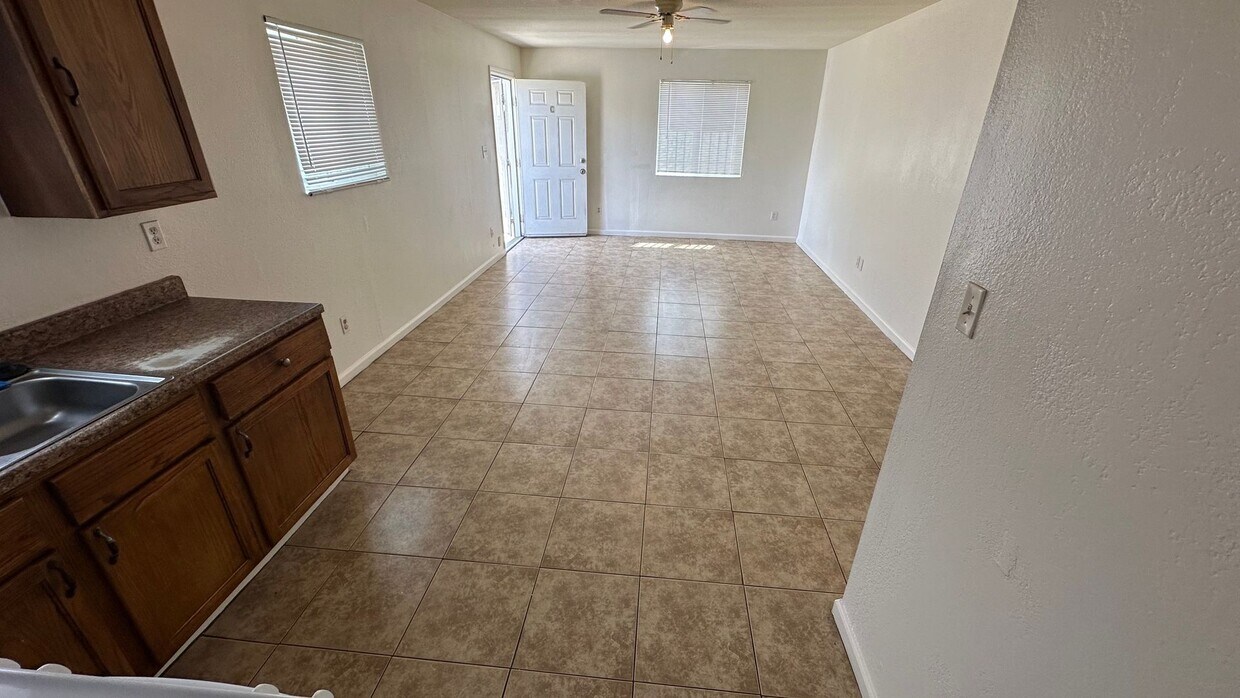 Foto principal - 705 S Brown St