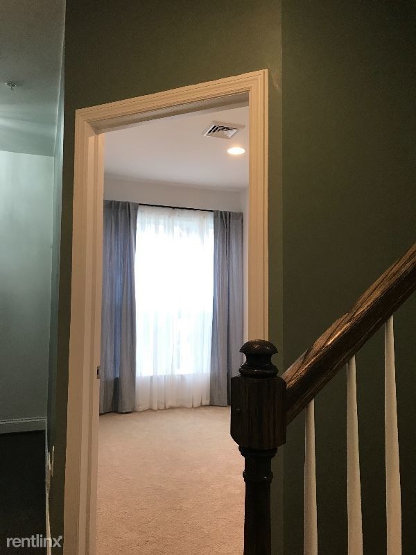 Building Photo - 3 br, 4 bath Townhome - 606 Mayer Pl.