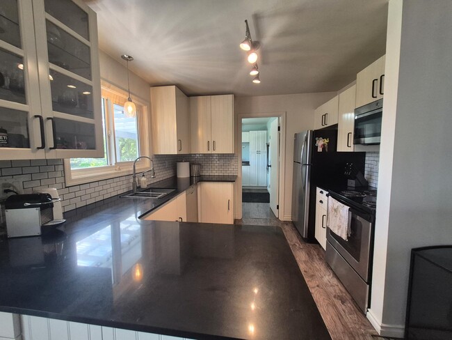 Building Photo - 6797 Quartz Dr