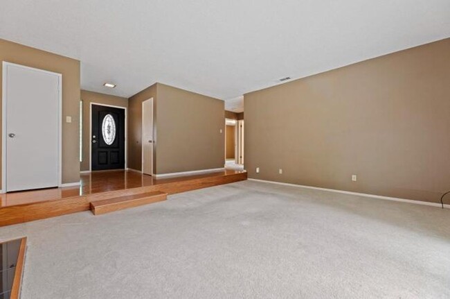 Foto del edificio - 4 Bedroom / 2 Bathroom Home for Rent $2,700
