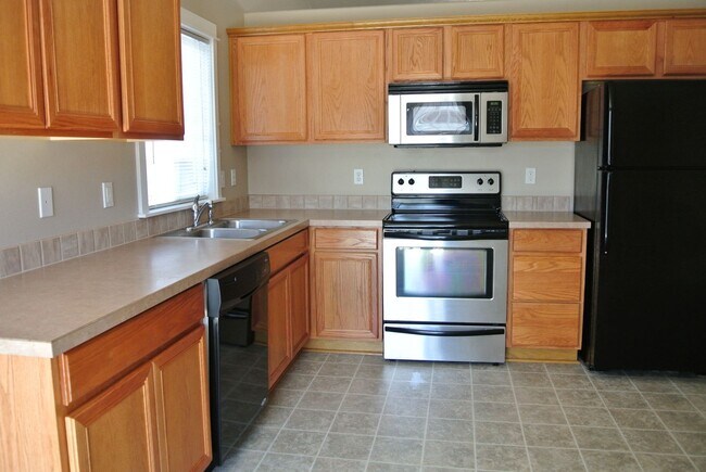 Building Photo - Beautiful 3 Bedroom 2 Bath Home in NE Albany