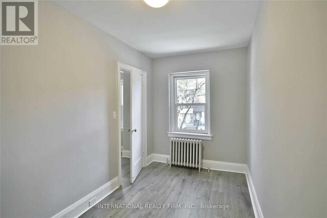 Building Photo - 1094-1094 College St