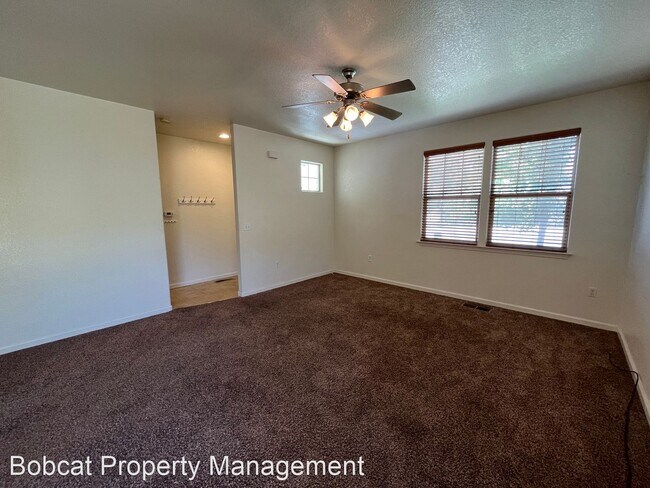 Building Photo - 3 br, 2.5 bath House - 2275 Airport Rd