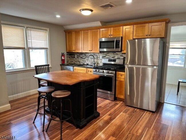 Building Photo - 140 Prospect St