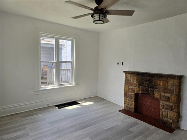 Building Photo - 408 W New Castle St