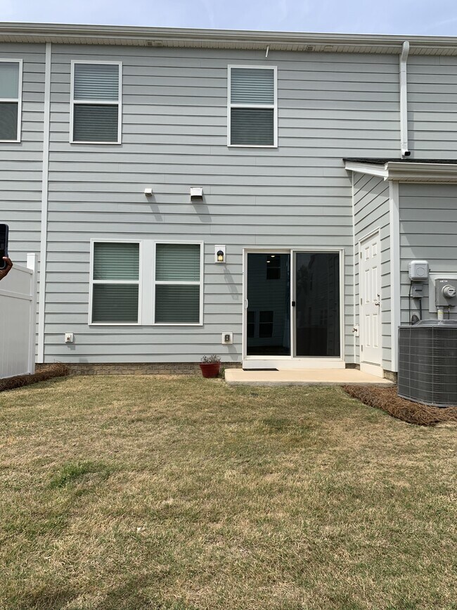 Foto del edificio - 1624 Vlg Grv Ln