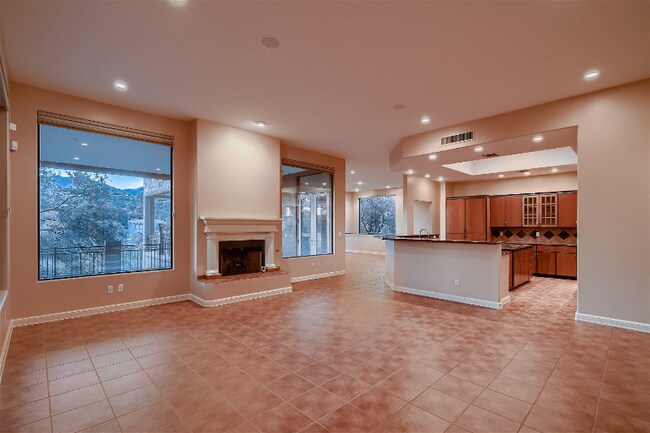Building Photo - 6038 E Country Club Vista Dr