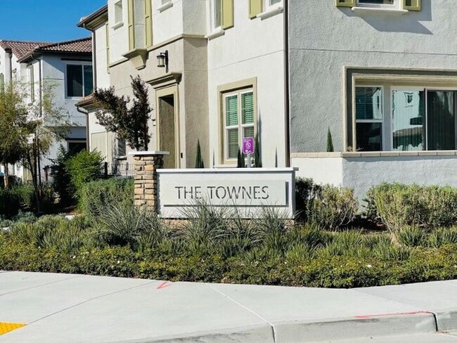 Foto del edificio - 30316 Town Square Dr