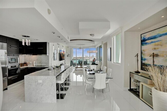 Building Photo - 900 Biscayne Blvd