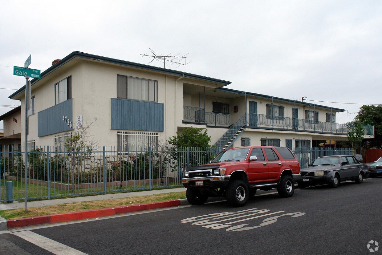 Foto del edificio - 4736 W 118th St