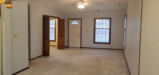 Foto del edificio - 3 bd, 2 ba E Columbia, Sunrise Estates, ne...