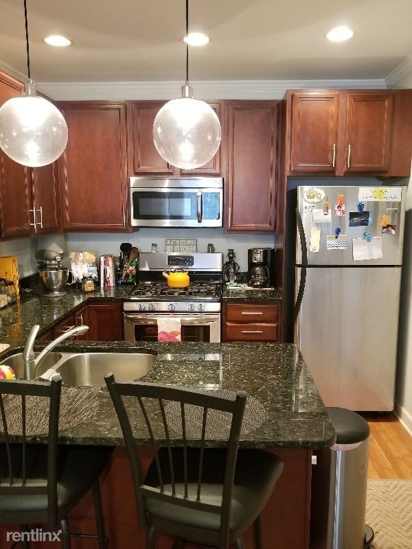 Building Photo - 2 br, 1 bath Condo - 3705 N. Kenneth Ave