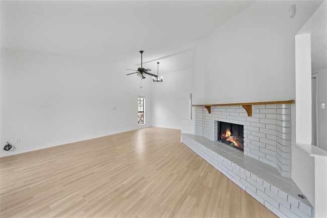Foto del edificio - 6531 Vanlynn Ln