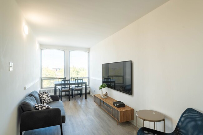 Foto del edificio - 1401 E 55th St