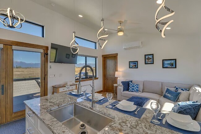 Foto del edificio - 1034 Farmhouse Ln