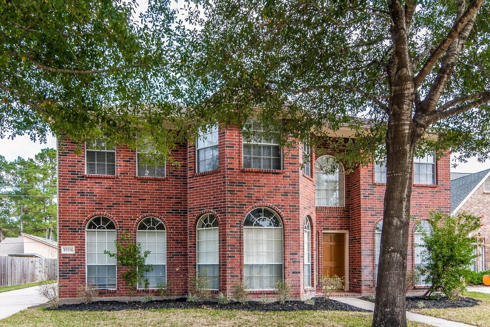 Primary Photo - 15526 Oxenford Dr