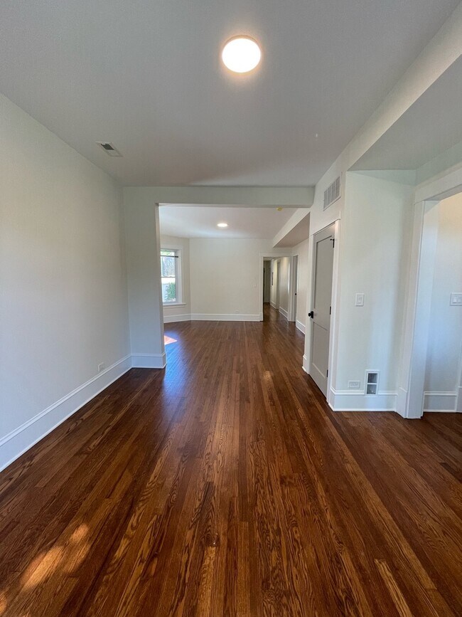 Foto del edificio - 3436 N Springfield Ave