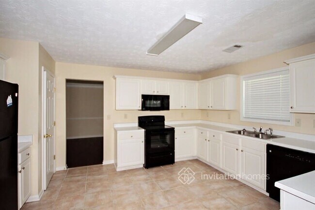 Building Photo - 6521 Carriage Ln
