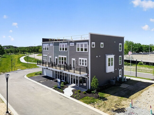 Building Photo - 2635 Lohan Wy