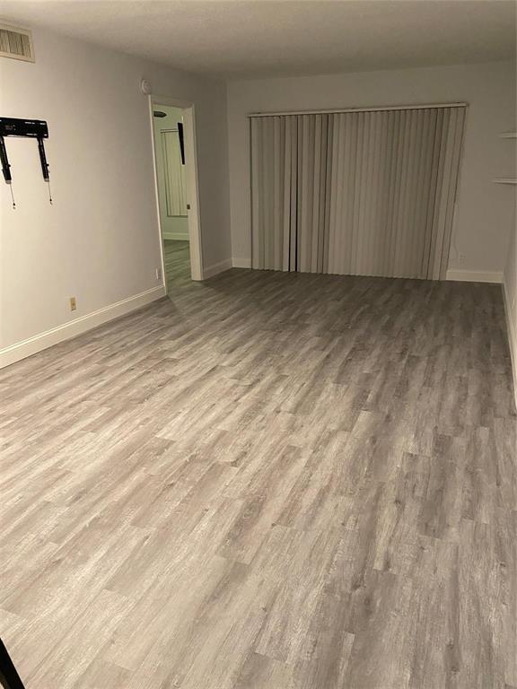 Foto del edificio - 3350 Jaywood Terrace