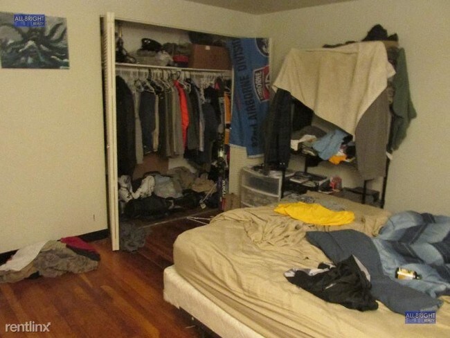 Building Photo - 329 Summit Ave