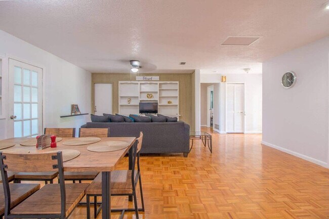 Foto del edificio - 4500 Elaine Pl