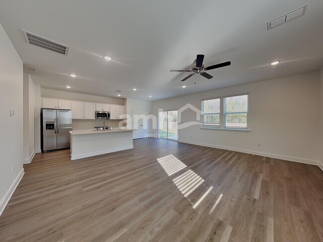 Foto del edificio - 1203 Livengood Wy