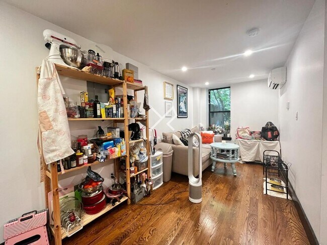 Building Photo - 812 Saint Johns Pl