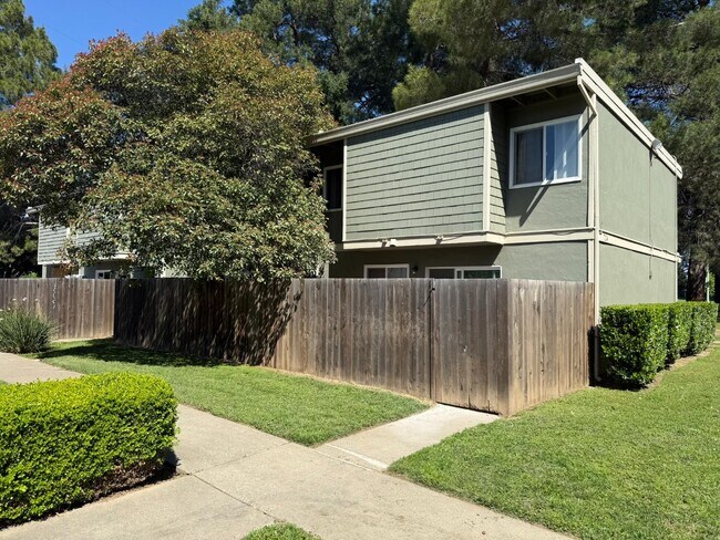 Foto del edificio - 724 Northfield Dr