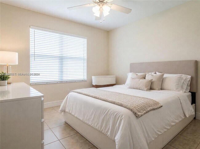 Building Photo - Southwest 136th Place, Miami, FL 33175 - 3 BR 2 BA townhouse