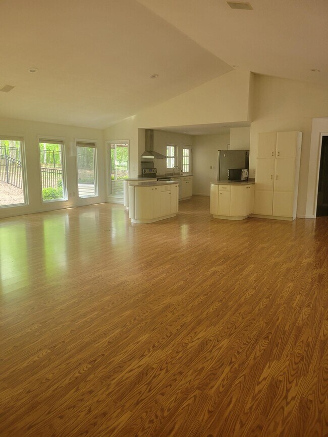 Building Photo - 11 Milnor Cir