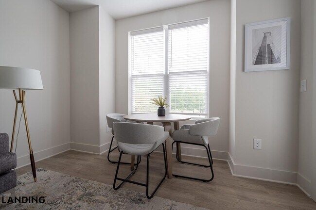 Foto del edificio - 404 W 26th St