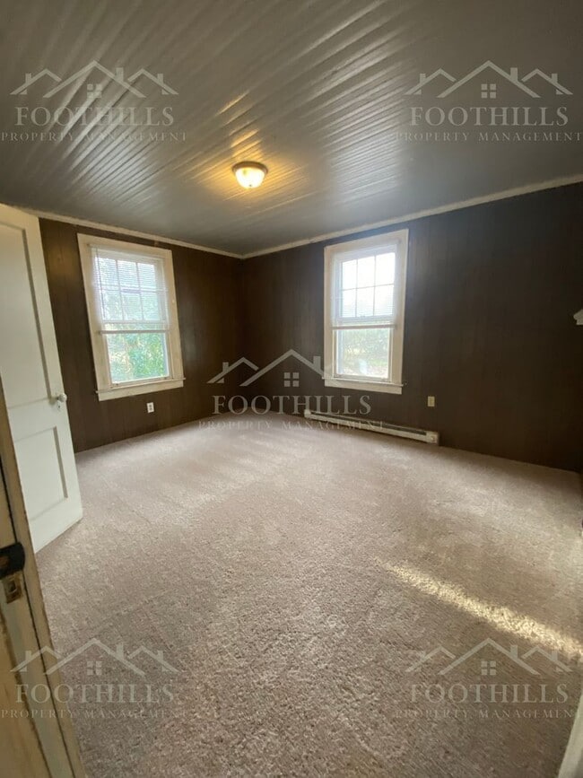 Building Photo - 708 Crescent Dr