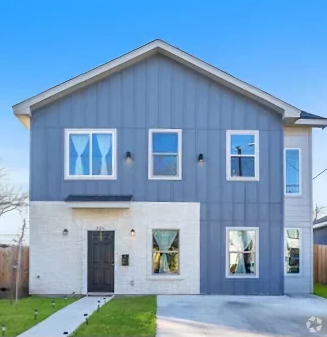 Building Photo - 1527 Lamar St