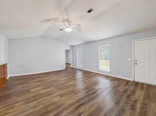 Building Photo - "Charming 3-Bedroom Oasis with 2 Baths in the Heart of Fort Walton Beach!"