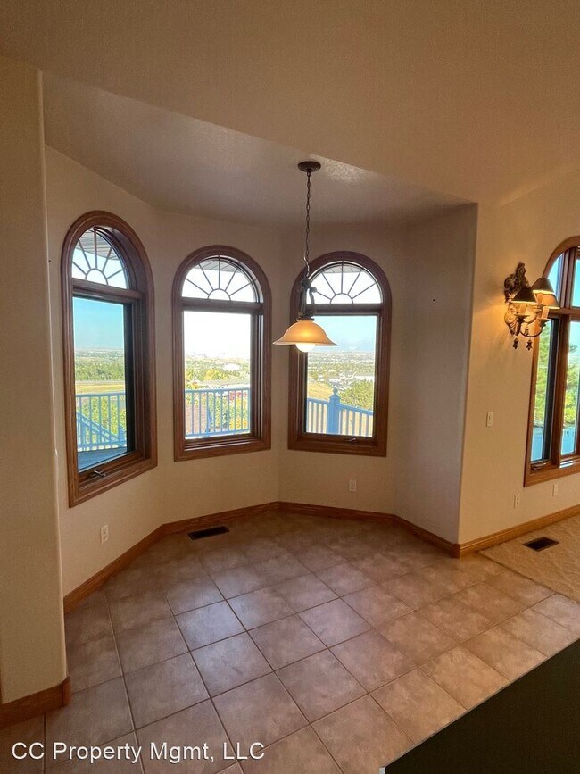 Foto del edificio - 6 br, 3 bath House - 1124 Alta Vista Dr