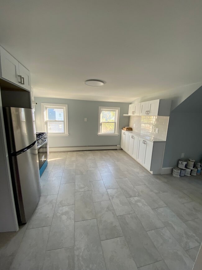 Building Photo - 750 Academy Ave