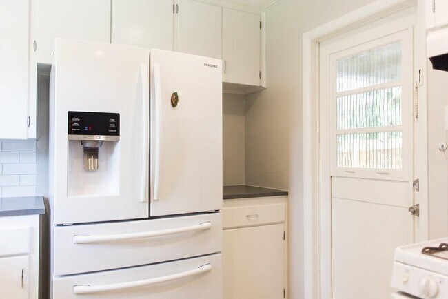 Foto del edificio - 5111 Ravensdale Ln