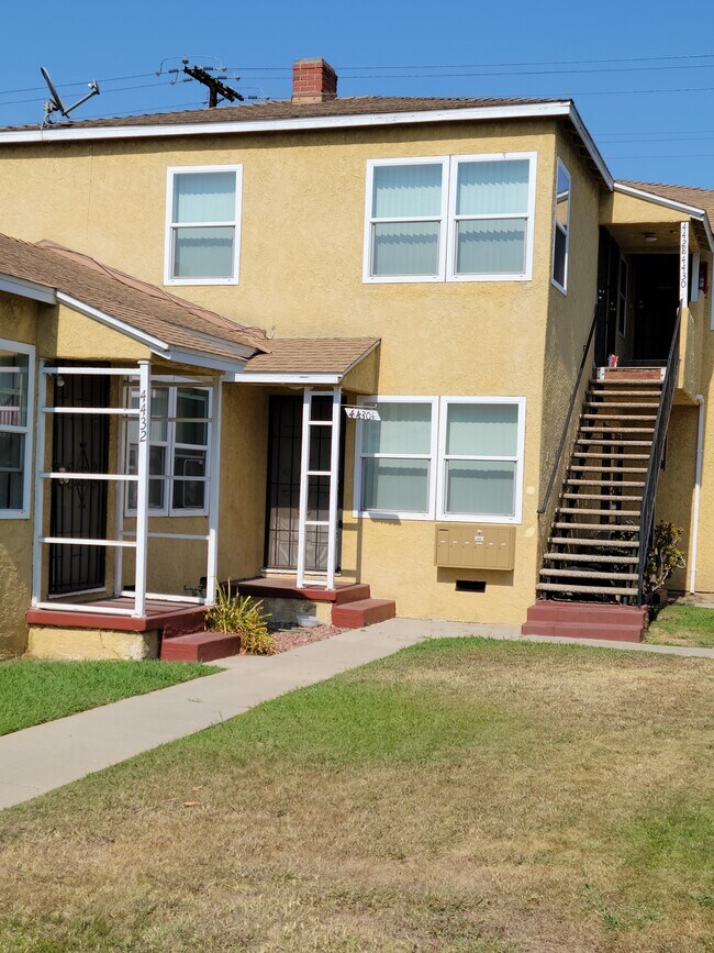 Foto del edificio - 4430 N Lakewood Blvd