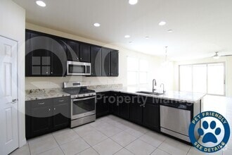 Building Photo - 10125 W Los Gatos Dr