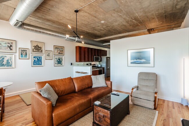 Foto del edificio - 1033 W 14th Pl