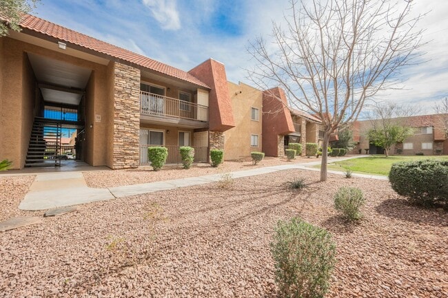 Foto del edificio - Beautiful 1 bedroom condo Resort style guard gated community