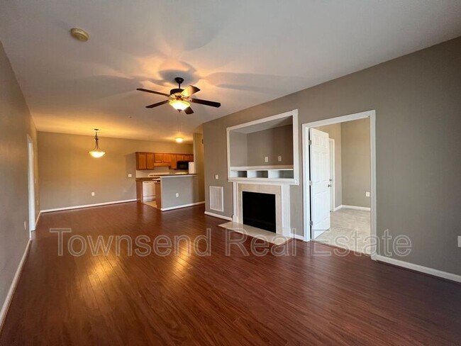 Building Photo - 625 Marshtree Ln