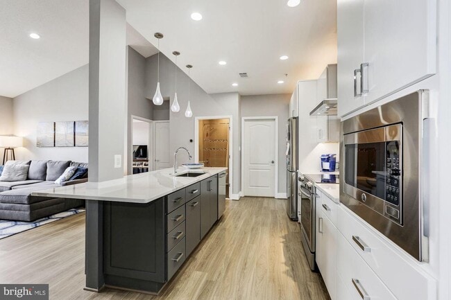 Building Photo - 12170 Abington Hall Pl