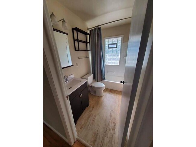 Foto del edificio - 661 Belmont Ln W