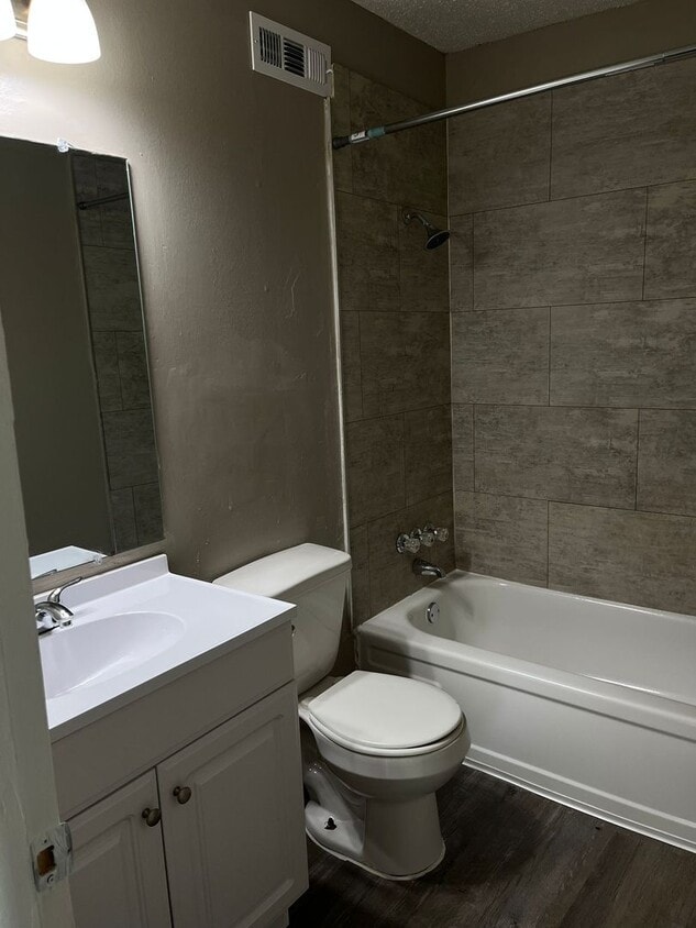 Foto del edificio - 2 bedroom/1 bath RENOVATED