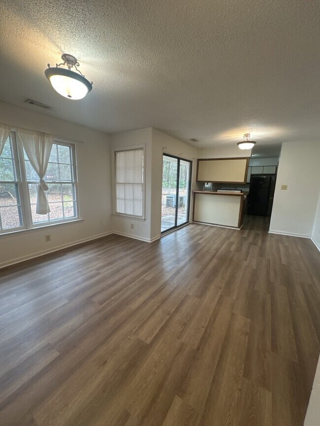 Building Photo - Nice 2 Bedroom Duplex - 1948 Heather Loop Rd.