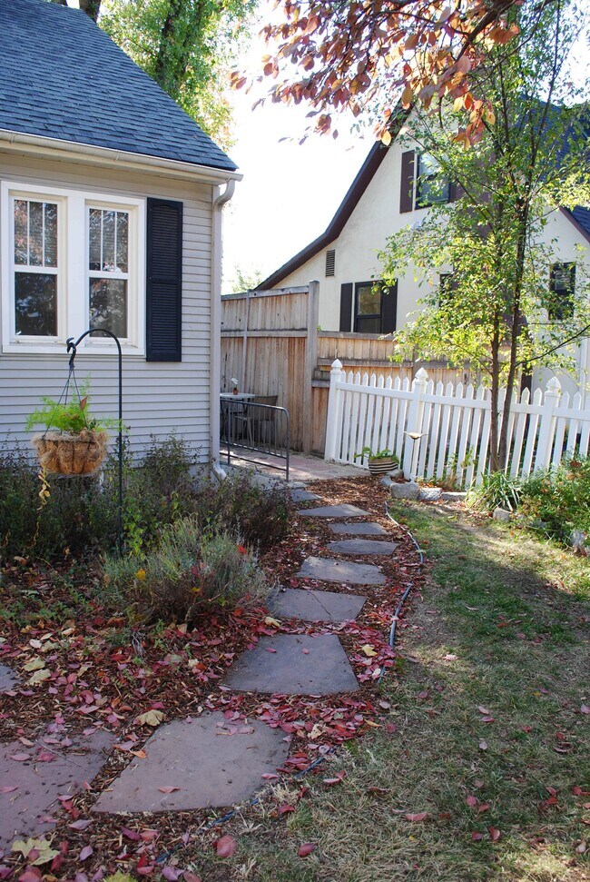 The path to your new home! - 2411 W Pleasanton Ave